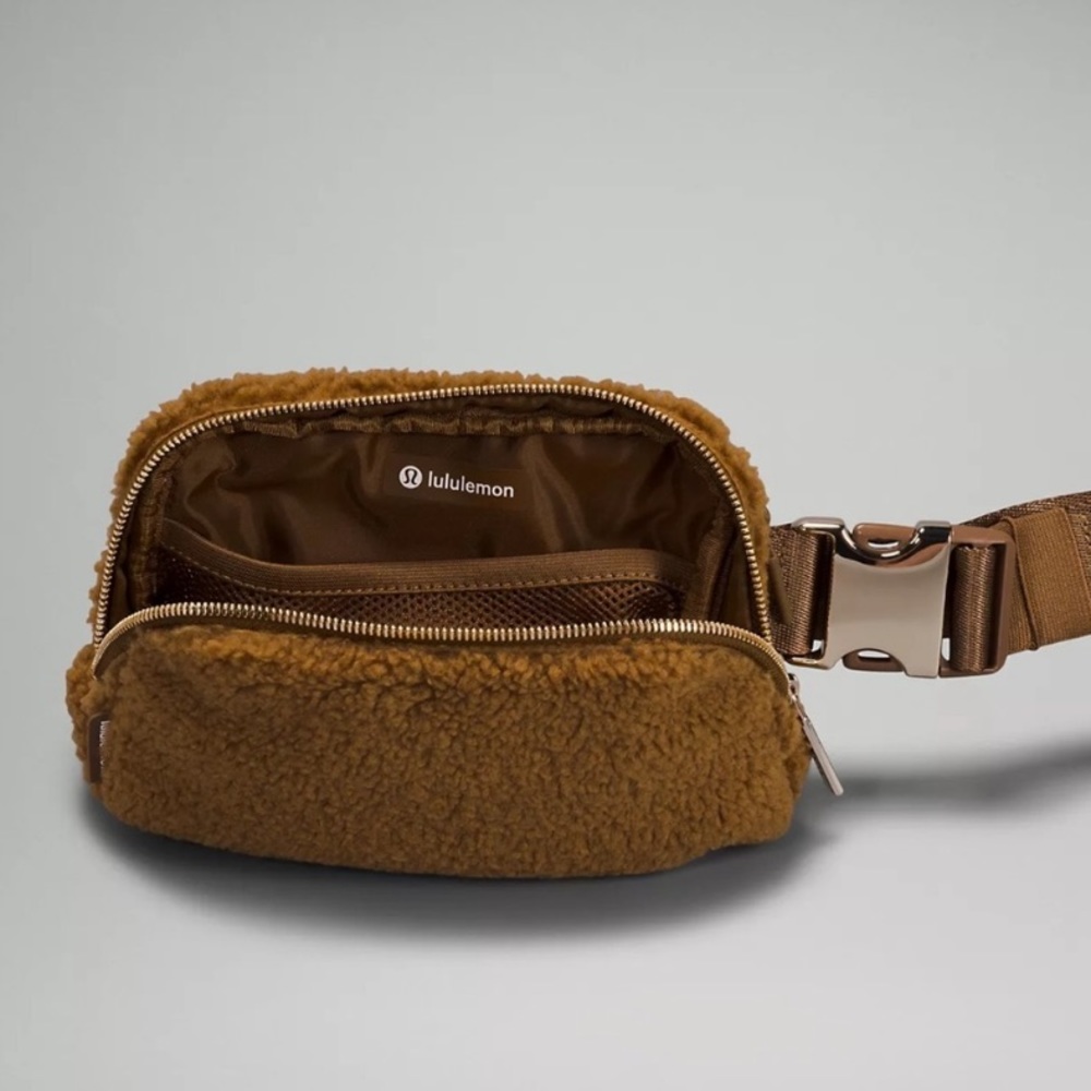NWT Lululemon Everywhere Belt Bag 1L in Burnt Caramel Fleece - Picture 8 of 8